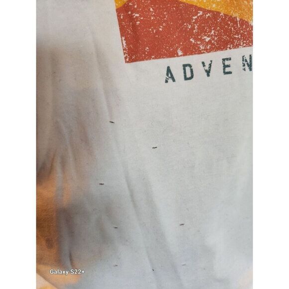 E54 Bae Vely Distressed T-Shirt Mountain Scene "Adventure Awaits" - Picture 6 of 6